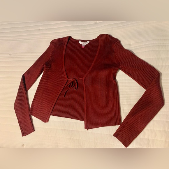Maroon Crop Sweater - Picture 2 of 4